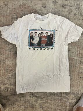 FRIENDS White Graphic Short Sleeve Tee with Multicolor Cast Photo